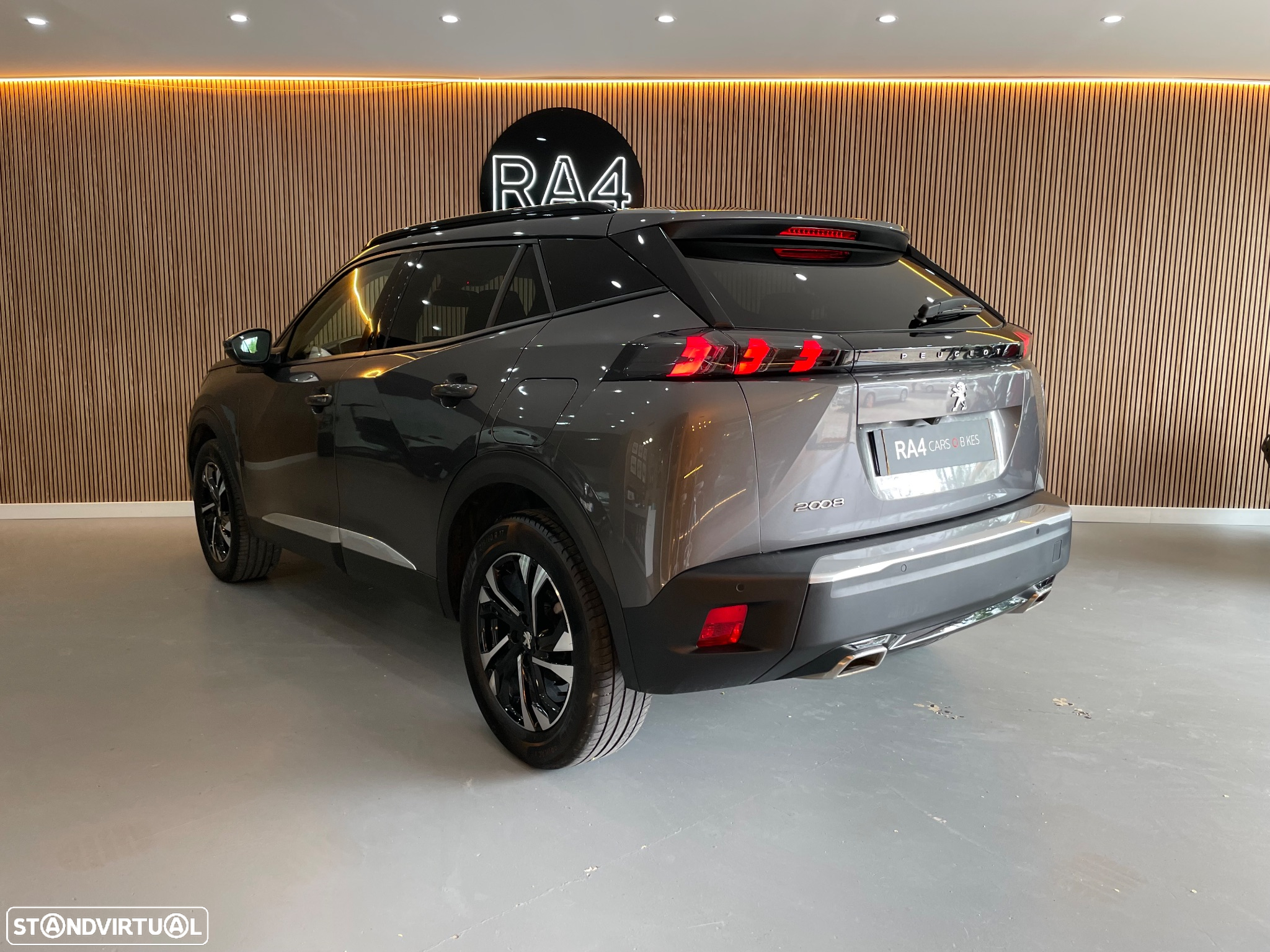 Peugeot 2008 1.2 PureTech Allure - 4