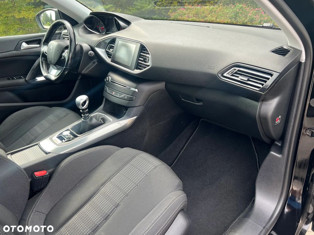 Peugeot 308 SW 1.2 PureTech Allure S&S - 20