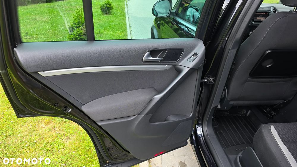 Volkswagen Tiguan 2.0 TDI 4Mot Perfectline R-Style - 10