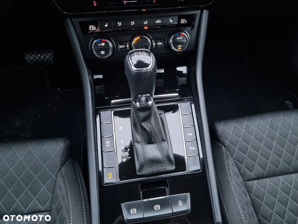 Skoda Superb 2.0 TDI DSG Style - 28