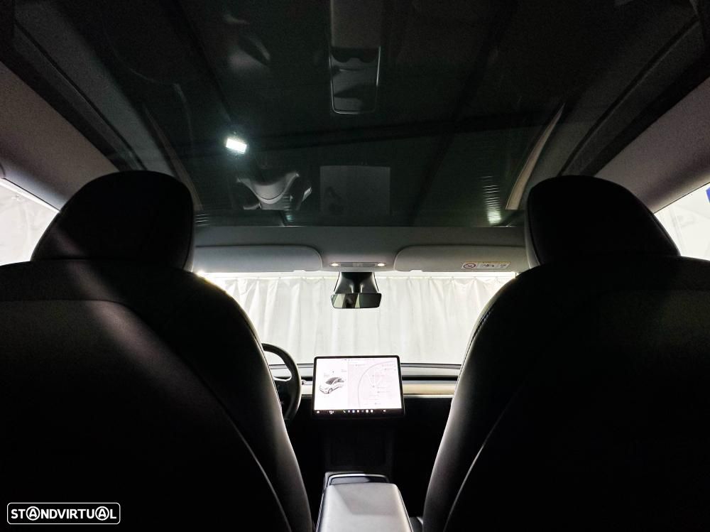 Tesla Model Y Long Range Dual Motor AWD - 29