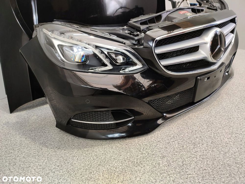 MERCEDES W212 LIFT PRZÓD BŁOTNIKI PAS LAMPY MASKA - 2