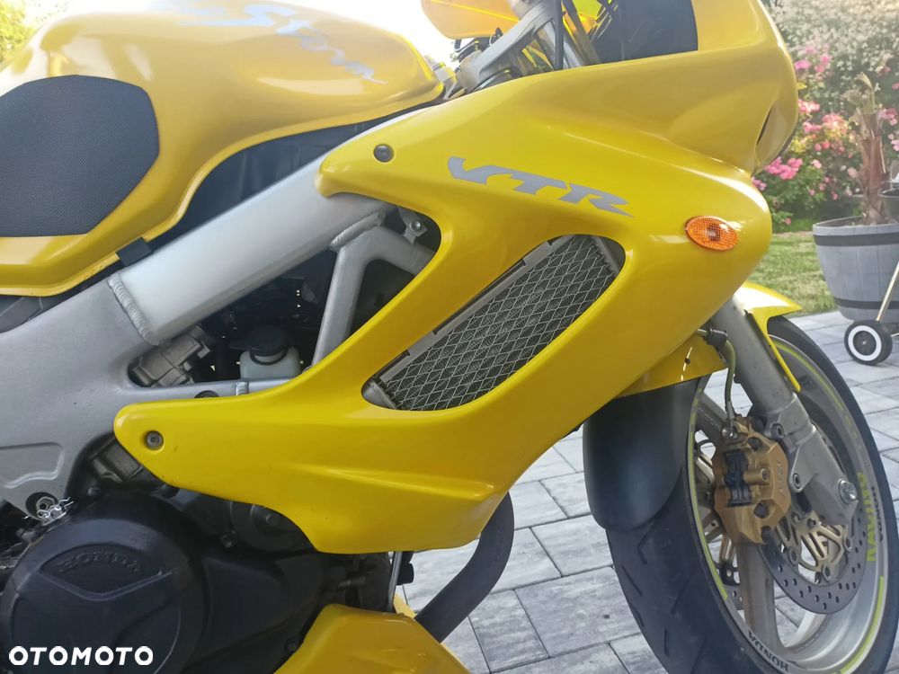 Honda VTR - 12