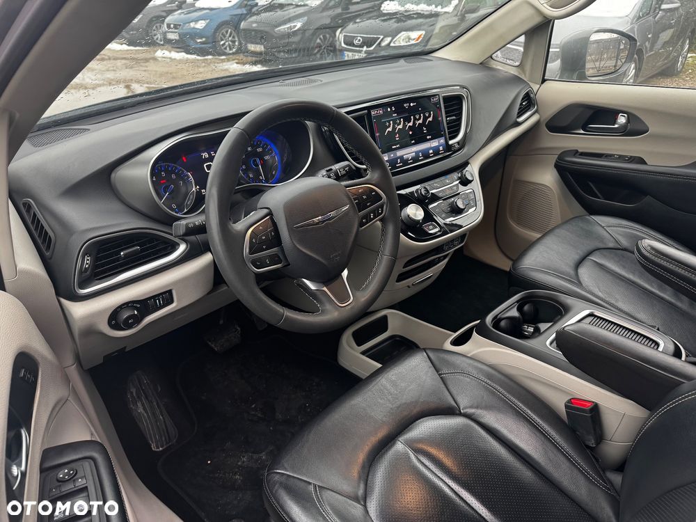 Chrysler Pacifica - 38