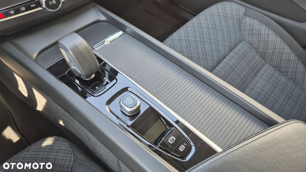 Volvo XC 60 T6 Plug-In Hybrid AWD Core - 21
