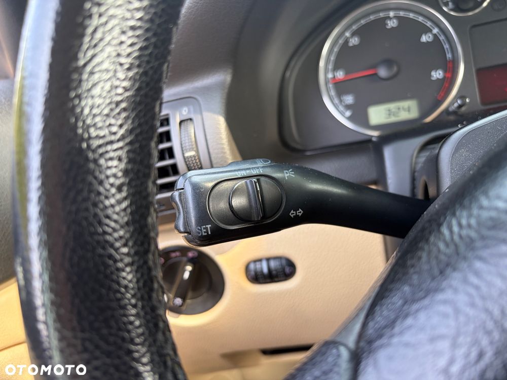 Volkswagen Passat 1.9 TDI Comfortline Family - 15