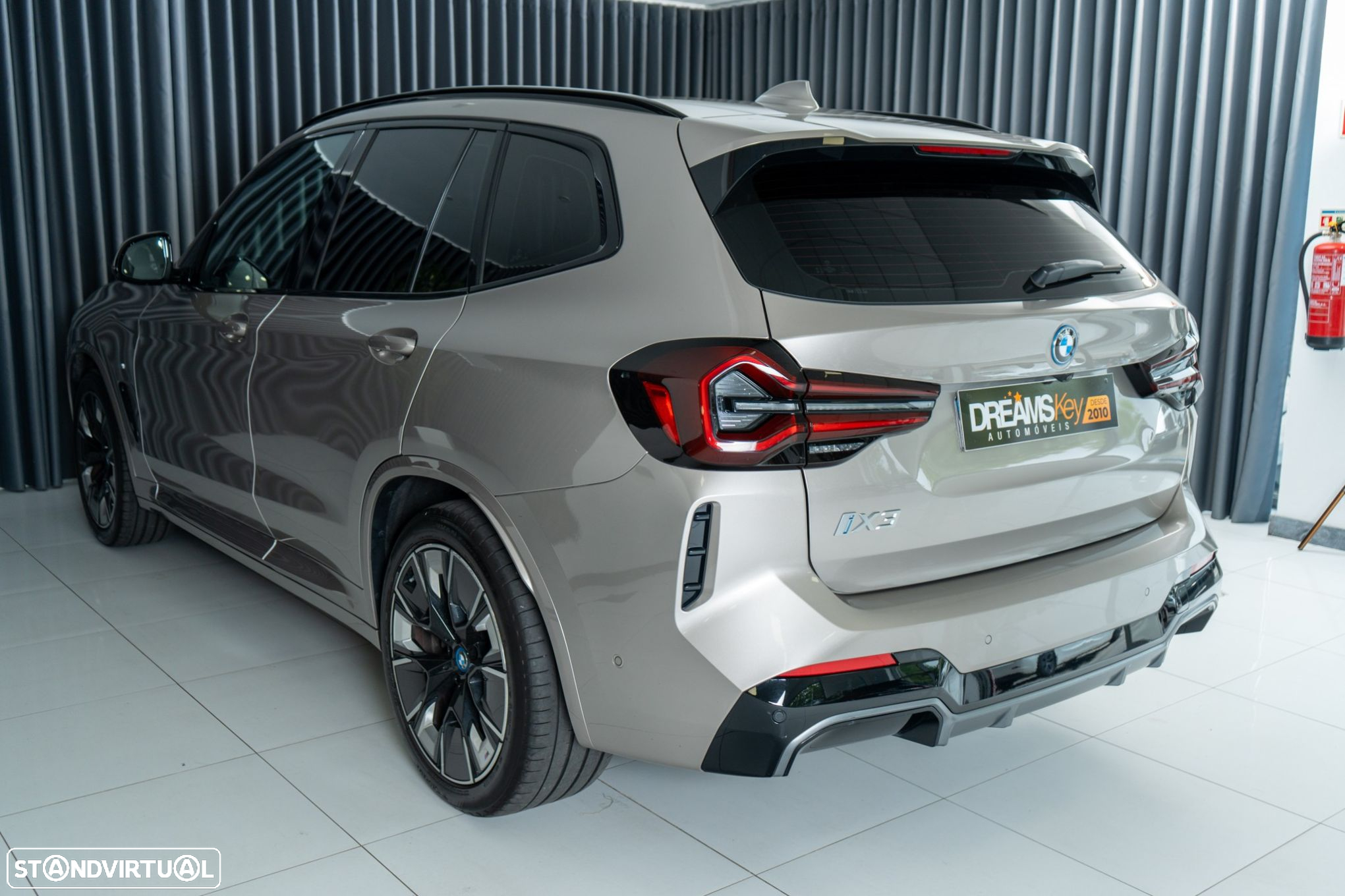BMW iX3 M Sport Impressive - 8