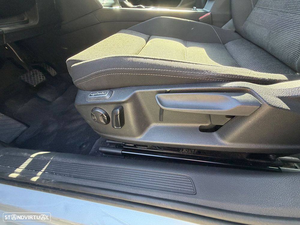 VW Passat Variant 2.0 TDI Confortline DSG - 17