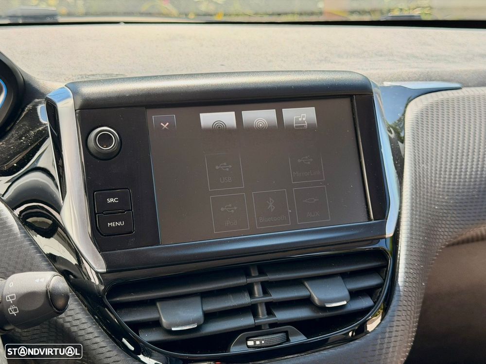 Peugeot 2008 1.2 PureTech Allure EAT6 - 22