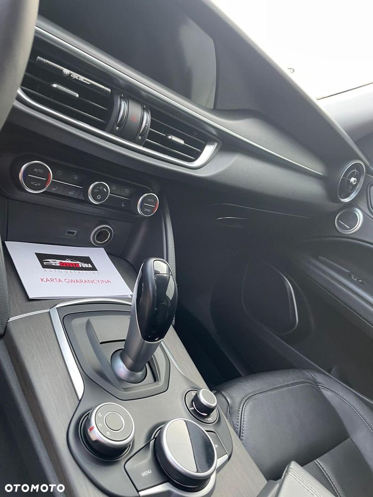 Alfa Romeo Stelvio 2.0 Turbo 16V AT8-Q4 Executive - 6