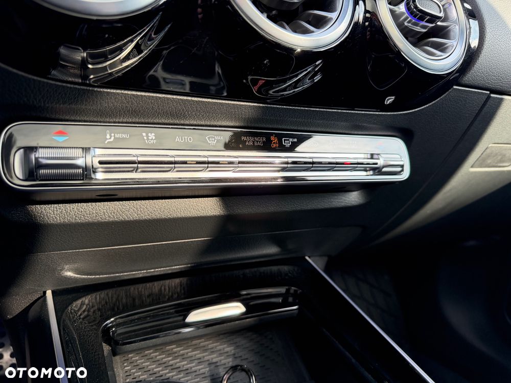 Mercedes-Benz GLA 250e AMG Line - 17