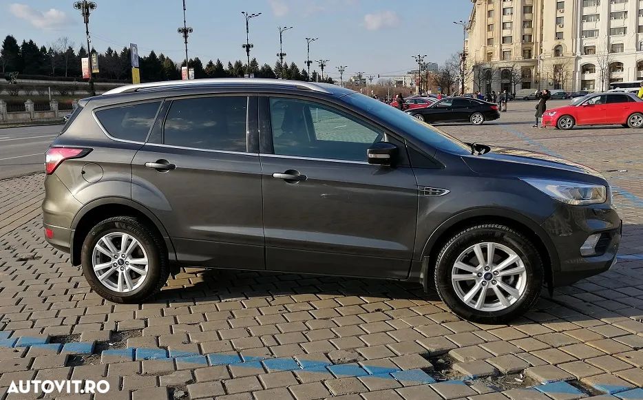 Ford Kuga - 2