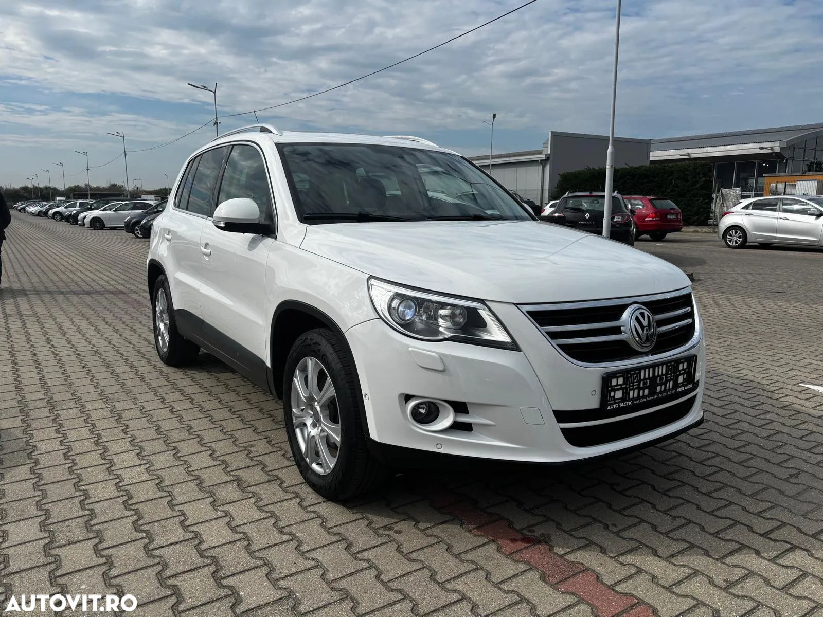 Volkswagen Tiguan - 2