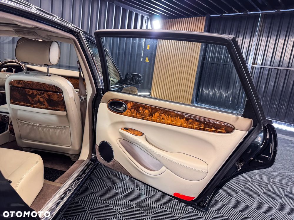 Jaguar Daimler 8 - 21