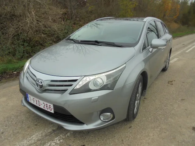 Toyota Avensis Combi 2.0 D-4D - 16