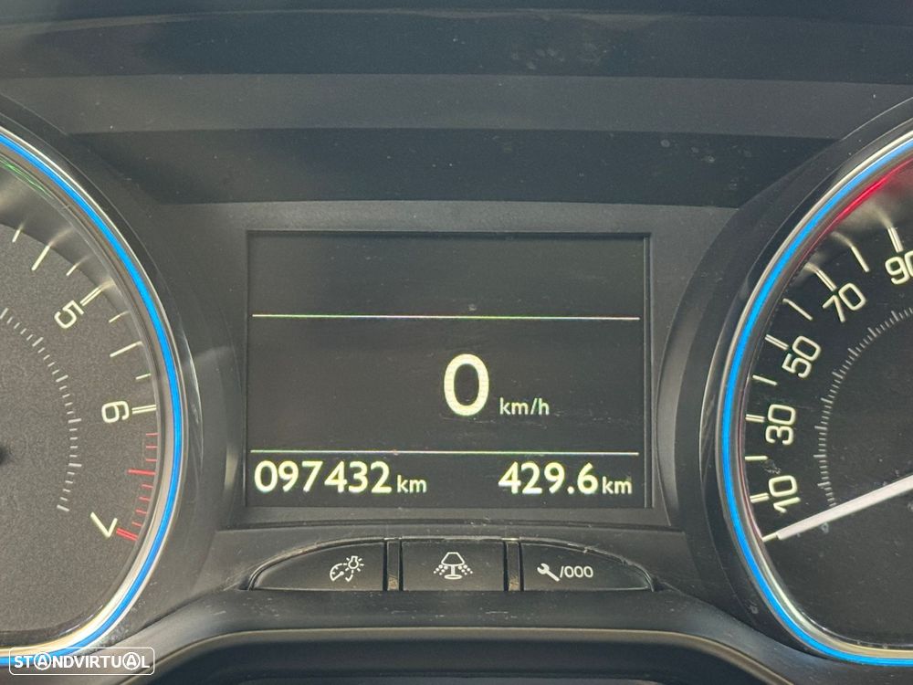 Peugeot 2008 1.2 PureTech Allure - 18