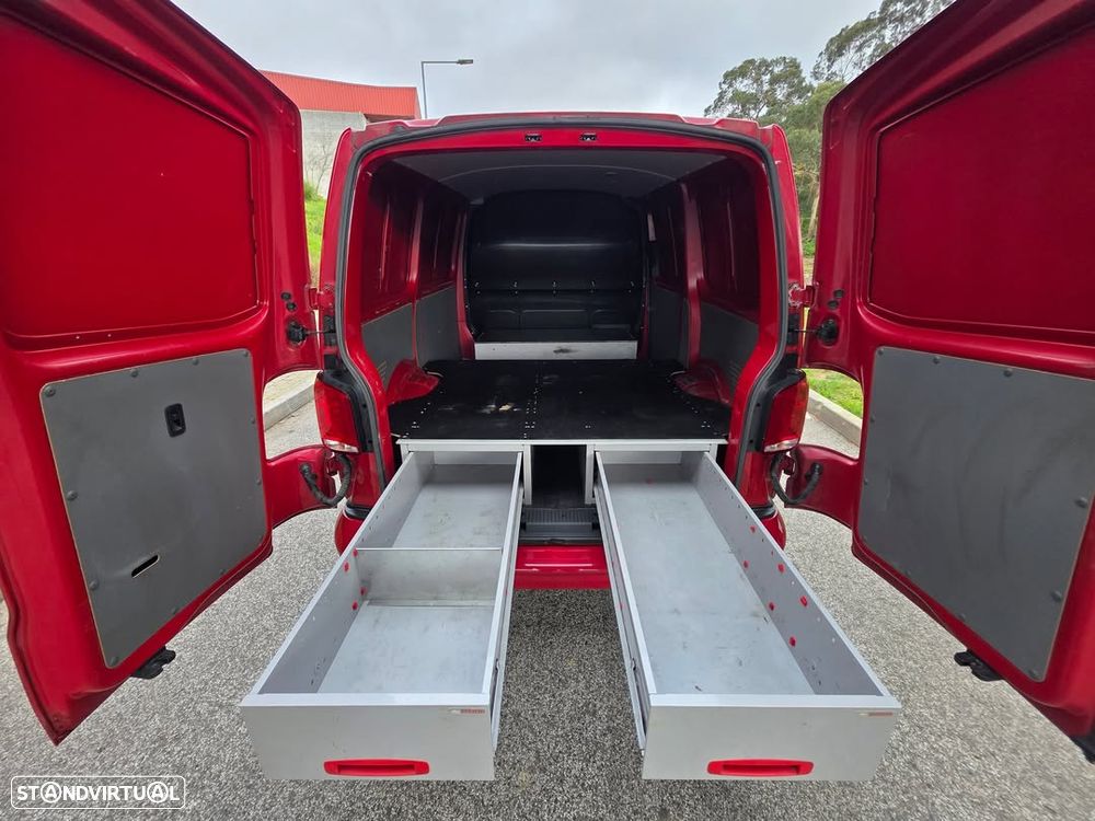 VW Transporter 2.0TDi - 8