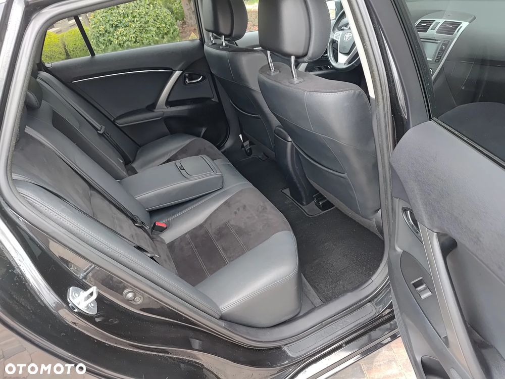 Toyota Avensis 1.8 Premium - 23
