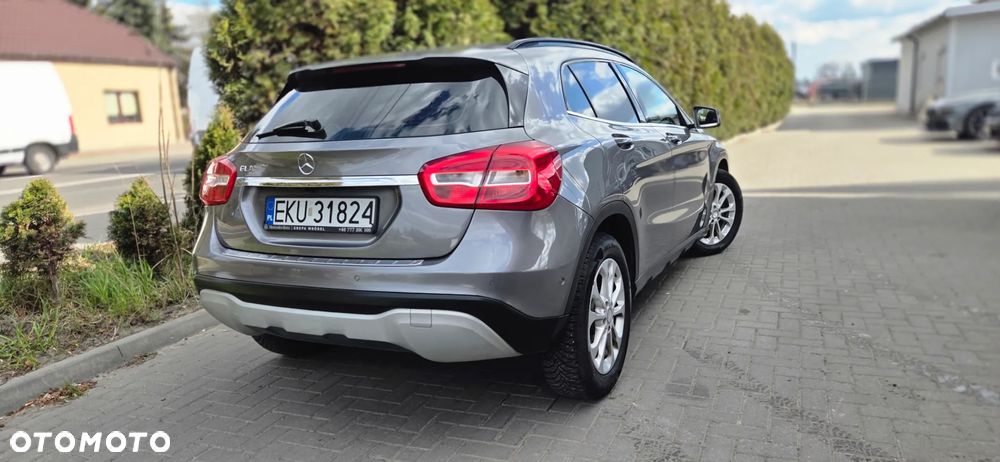 Mercedes-Benz GLA - 10