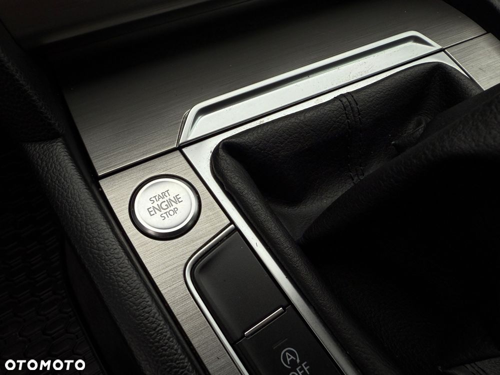 Volkswagen Passat - 20
