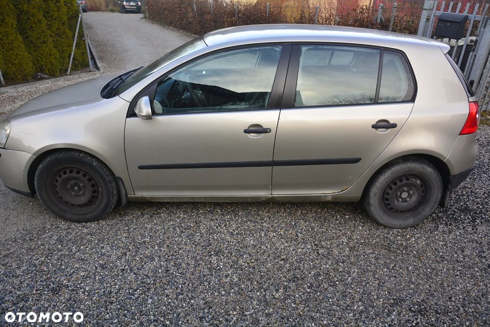 Volkswagen Golf 1.6 FSI Trendline - 6