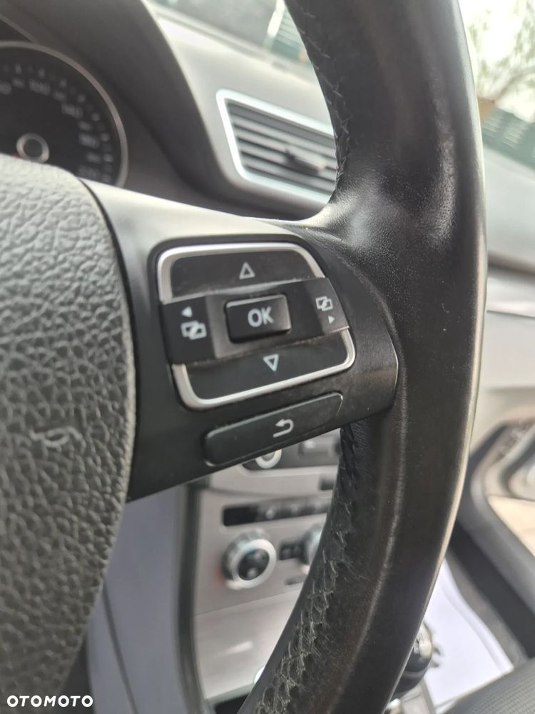 Volkswagen Passat 2.0 Blue TDI SCR Exclusive - 28