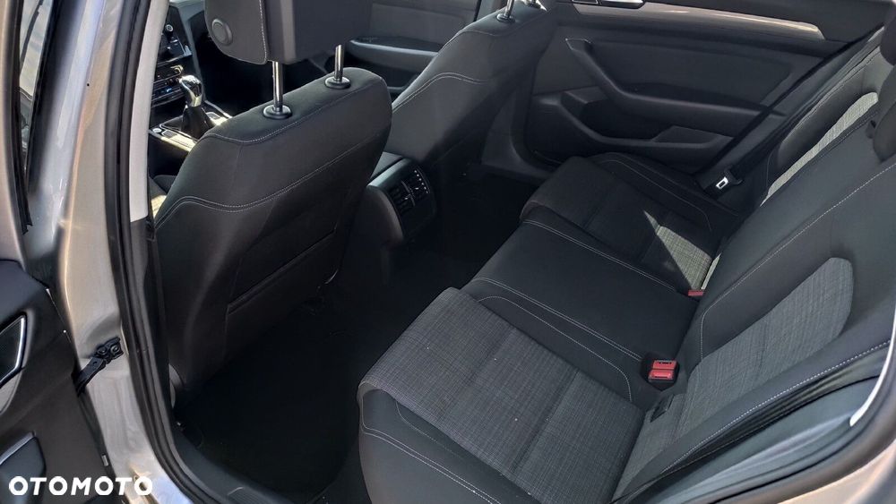 Volkswagen Passat - 10