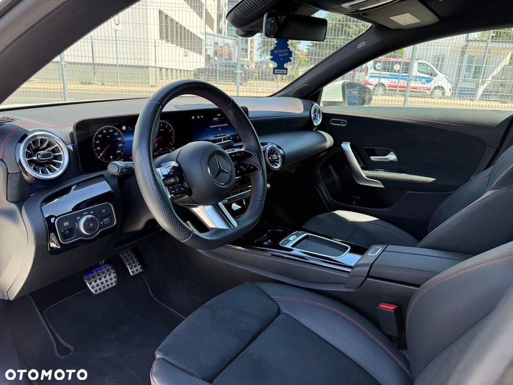 Mercedes-Benz CLA 180 AMG Line 7G-DCT - 15