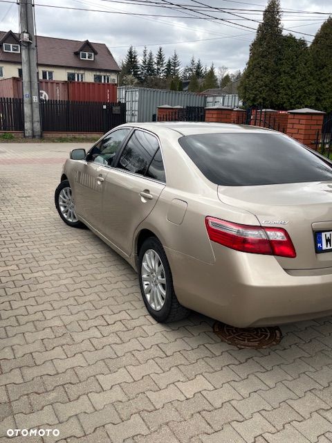 Toyota Camry - 19