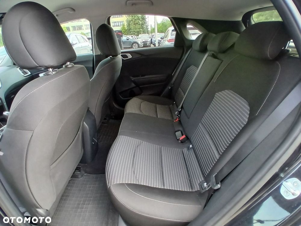 Kia Ceed 1.5 T-GDI M - 11