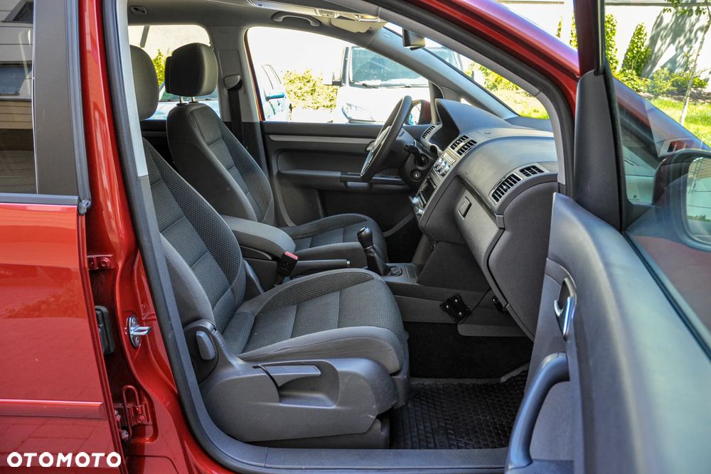 Volkswagen Touran - 11