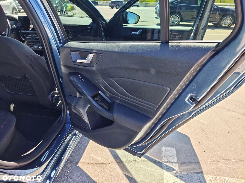 Ford Focus 1.0 EcoBoost mHEV ST-Line X - 23