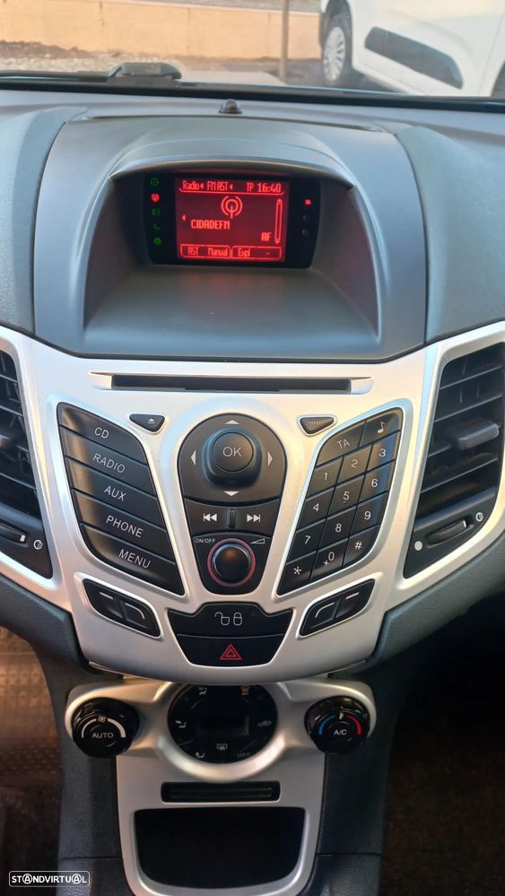 Ford Fiesta 1.4 TDCI Ghia - 9