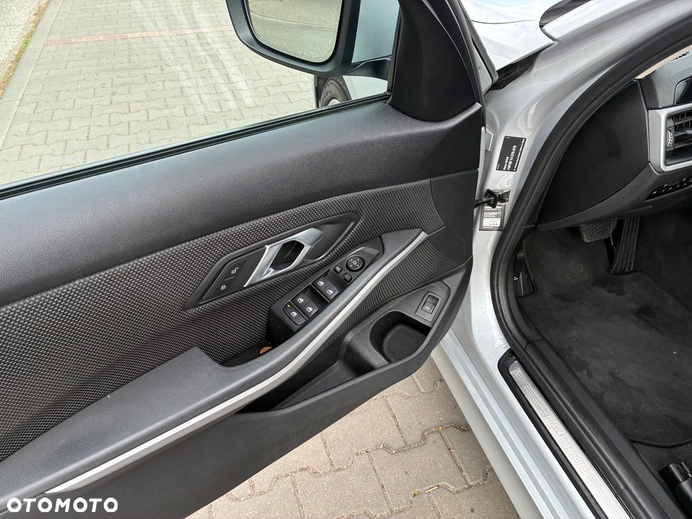 BMW Seria 3 320d Luxury Line - 11