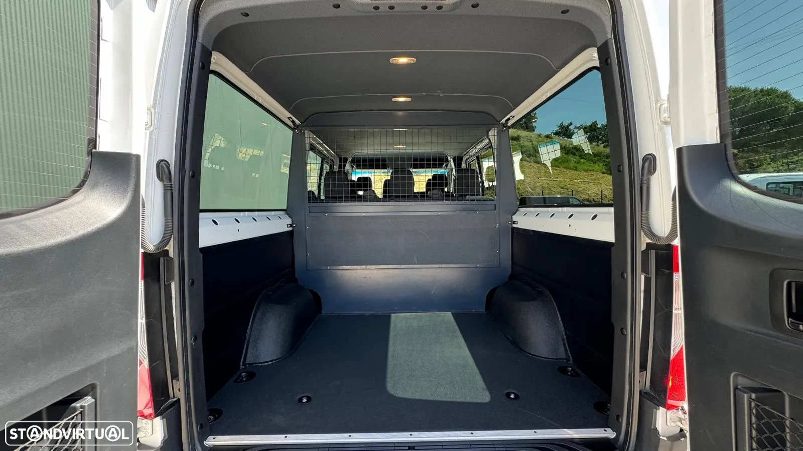 Mercedes-Benz Sprinter - 42