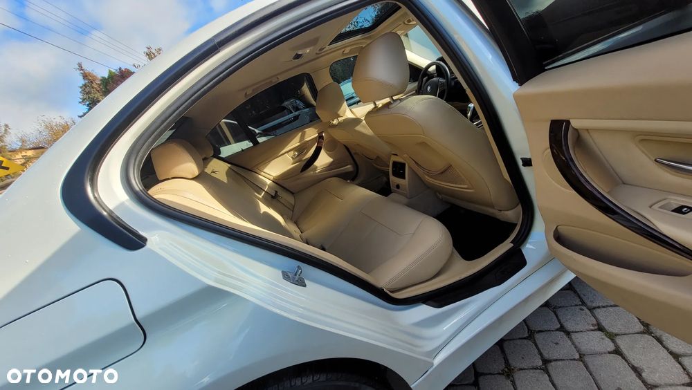 BMW Seria 3 328i xDrive - 17