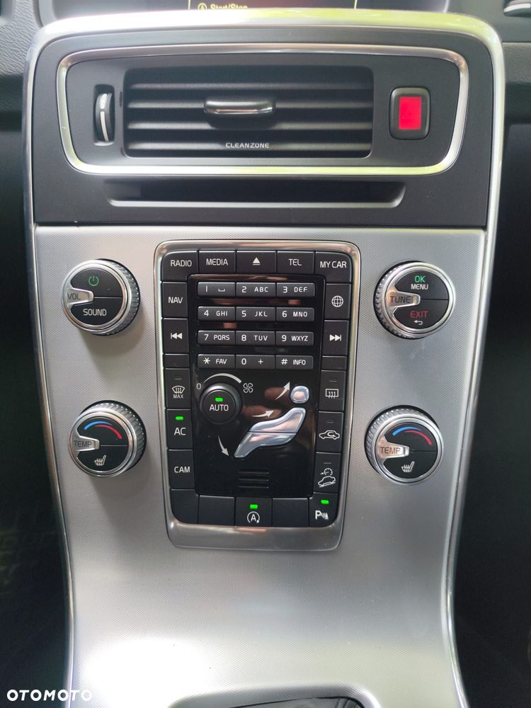 Volvo V60 Cross Country - 16
