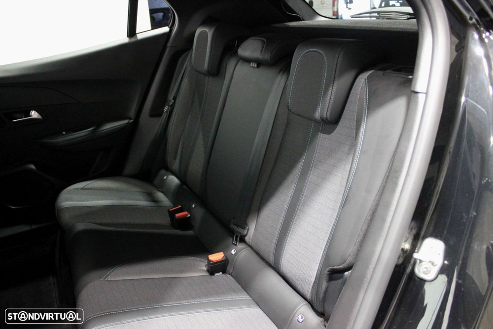 Peugeot 2008 1.5 BlueHDi Allure EAT8 - 24