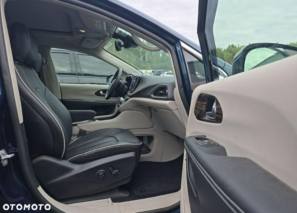 Chrysler Pacifica - 10