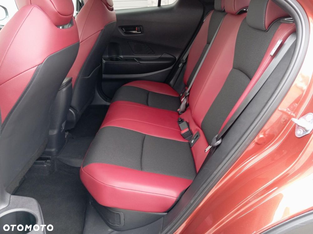 Toyota C-HR - 11