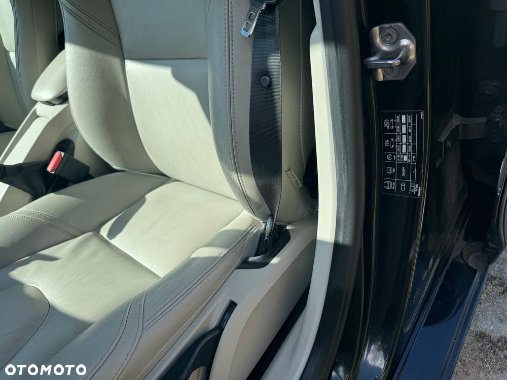 Volvo V40 D2 Drive-E R-Design Momentum - 17