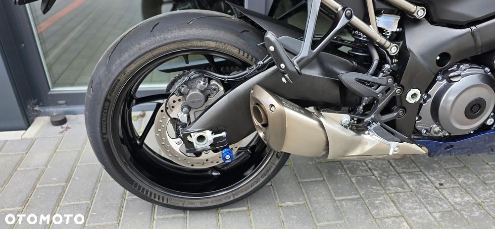 Suzuki GSX - 16