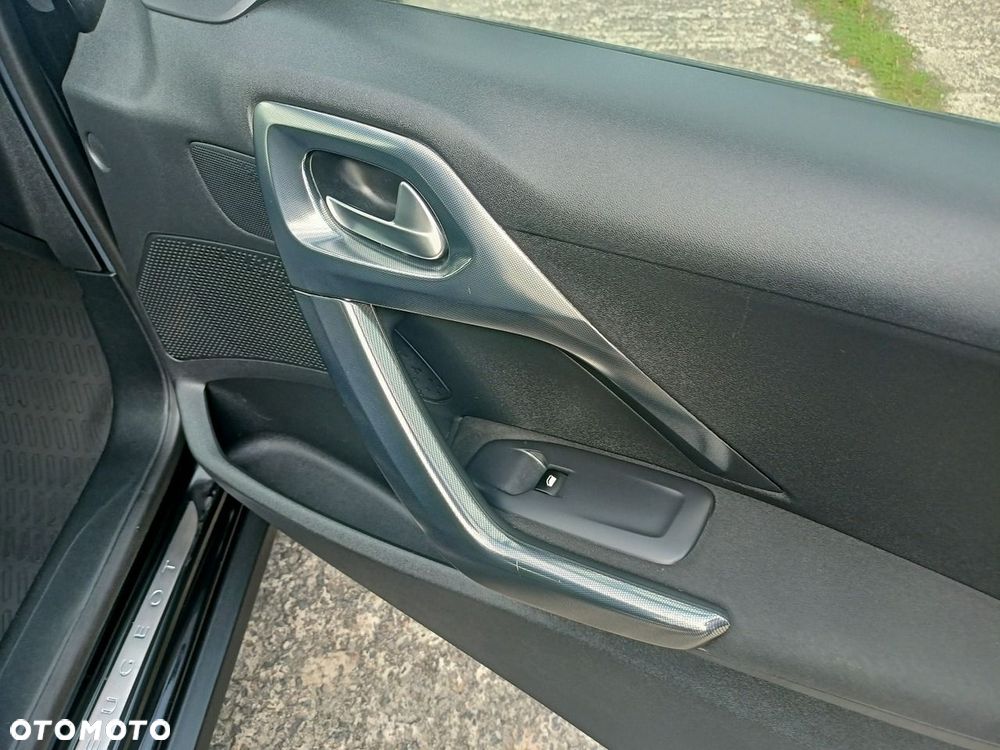 Peugeot 2008 1.6 e-HDi Allure S&S - 24