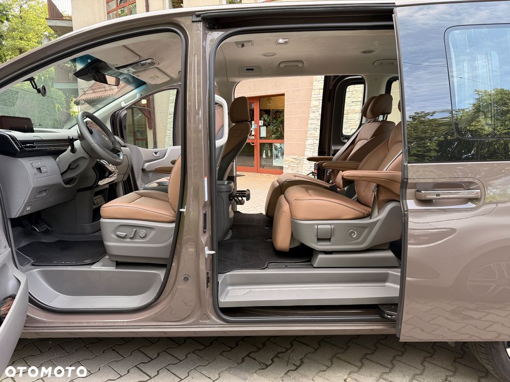 Hyundai Staria 1.6 T-GDI HEV Luxury - 7
