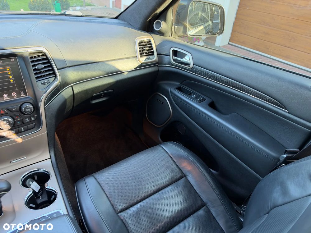 Jeep Grand Cherokee - 30