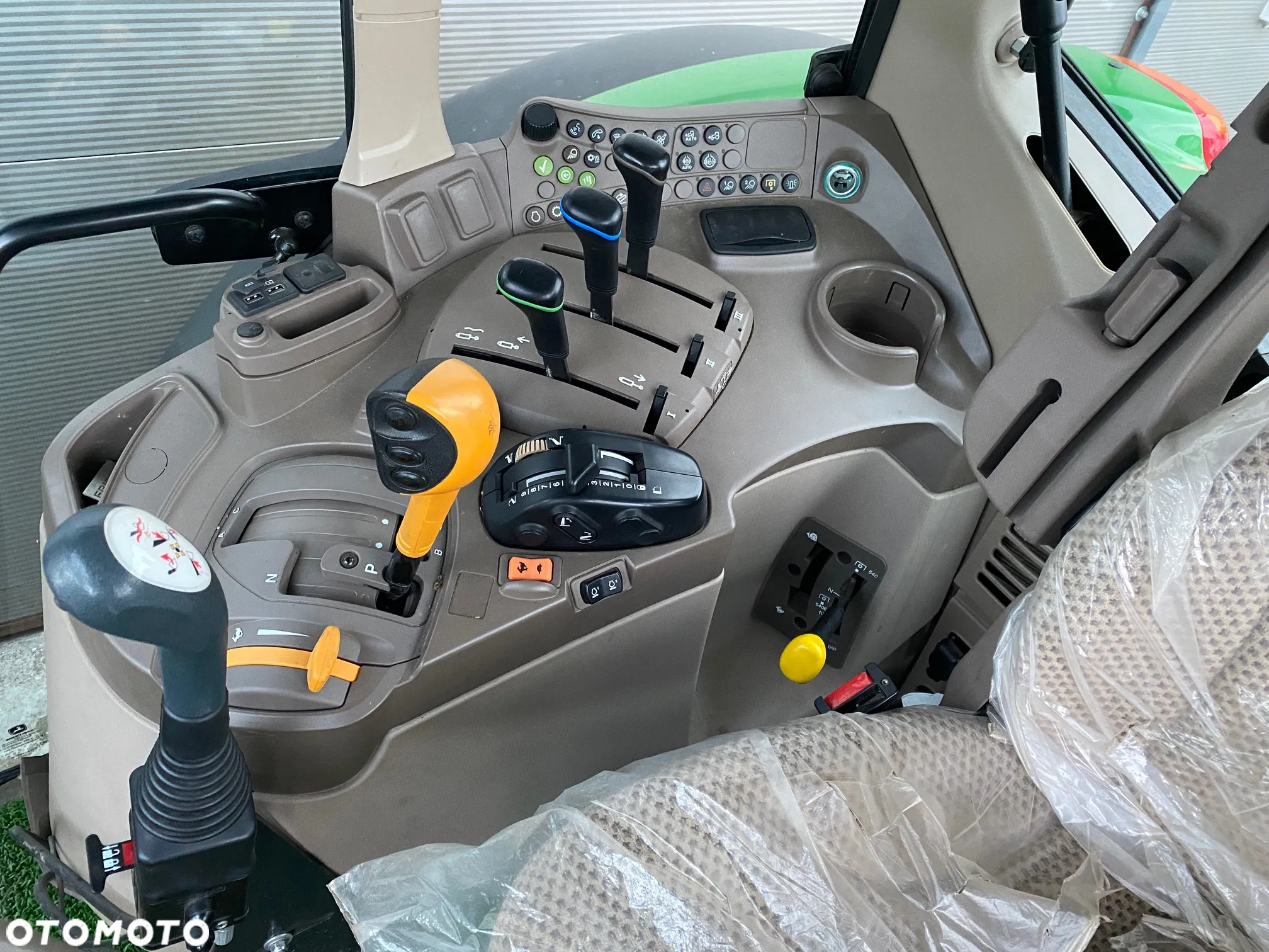 John Deere 6090M - 10