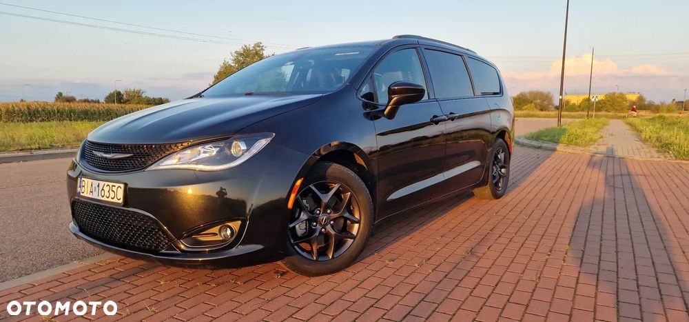 Chrysler Pacifica - 1