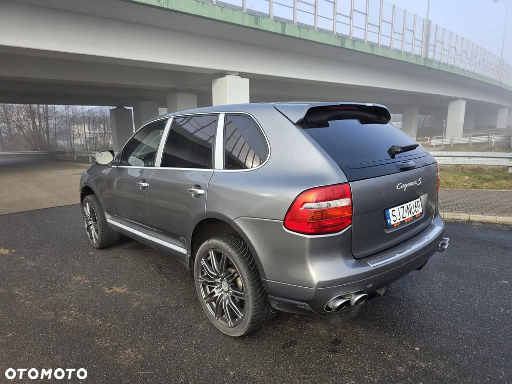 Porsche Cayenne - 4
