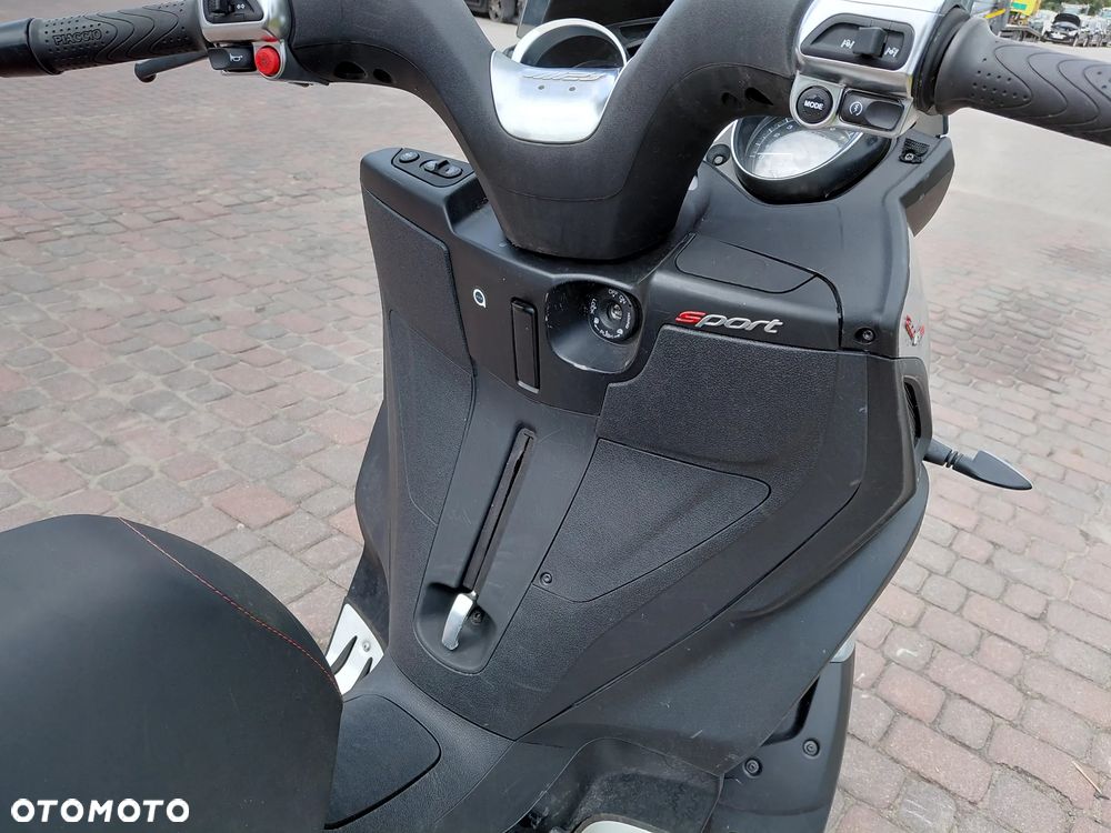 Piaggio MP-3 - 12
