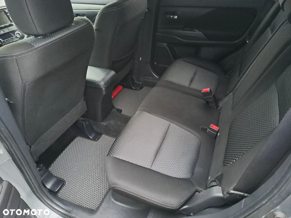 Mitsubishi Outlander - 22